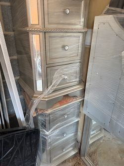 Silver Glam Nightstand with Mirror Accents vanity set