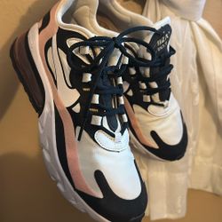 women Nike air react 270