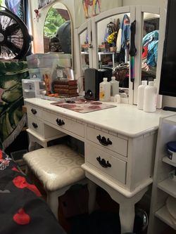 Make up table and stool