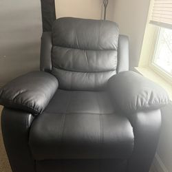 Single Recliner Chair – Good Condition