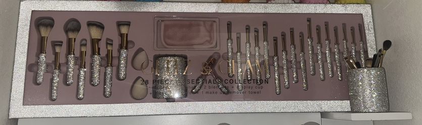 Glitz And Glam Rhinestone Set 