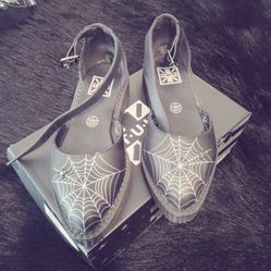 Tuk Pointy Creeper Flats