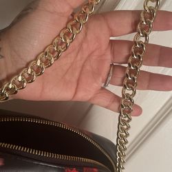 Louis Vuitton Crossbody for Sale in Victorville, CA - OfferUp