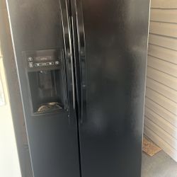 Refrigerator 33” Side by Side black with water and ice dispenser in the door working perfect Excellent condition with warranty delivery available 