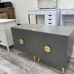 Grey Nightstand Set of 2 /Juego de 2 mesitas de noche grises