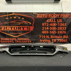 JEEP WAGONNER/GRNAD WAGONNER 2022-2024 REAR CENTER TAILLIGHT OEM