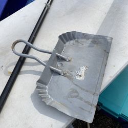 Oversize Metal Dustpan 