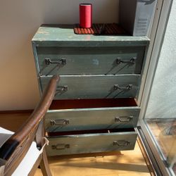 Dresser 