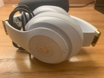 Beats by Dre in white and gold