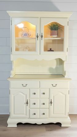 Broyhill 2 Piece Lighted Creamy White Hutch Cabinet