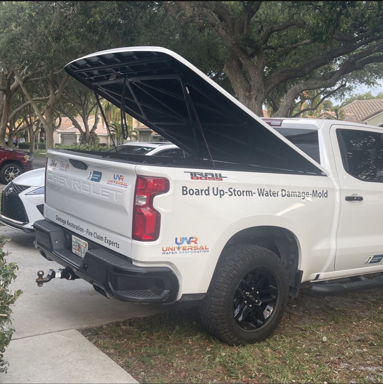 2021 Chevy Trail boss Truck Hard Cover for Sale in Pembroke Pines, FL