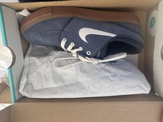 WOMENS Nike SB