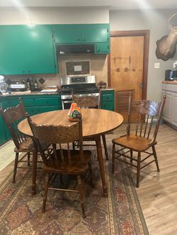 Table with 4 chairs