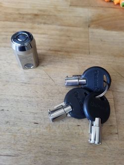 New Chateau Cylinder Lock With 3 Keys!