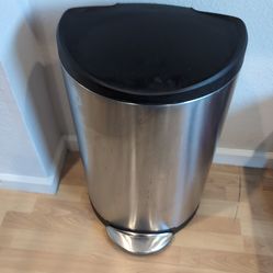 Simplehuman trash can