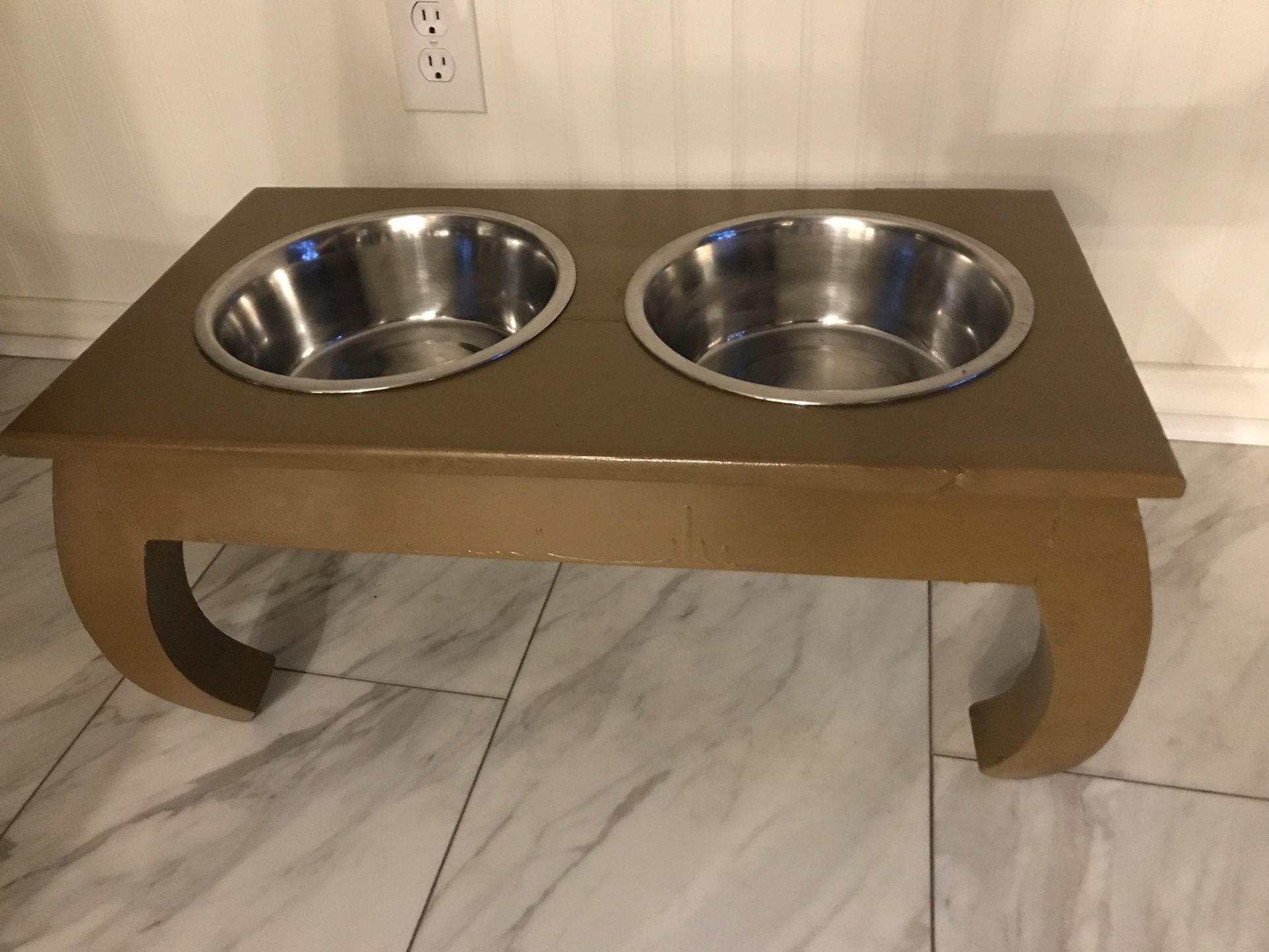 Large Wood Dog Dish Holder/2 Dishes 