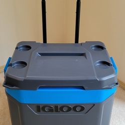 60 QT IGLOO COOLER WITH WHEELS & HANDLE!