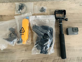 GoPro - HERO7 Silver 4K Waterproof Action Camera - Silver (Excellent Condition)