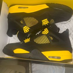 Retro Jordan “Thunder” 4 Size 9 Mens