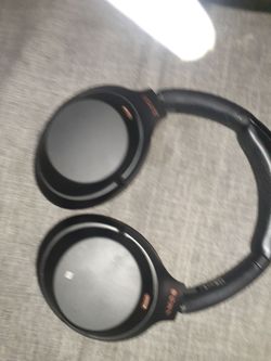 Sony-1000XM3 headphones