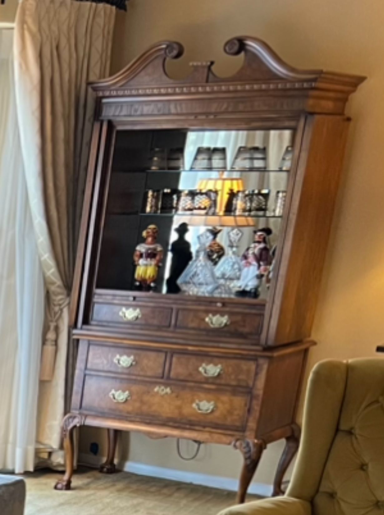 Hekman Chippendale Ball and Claw Maple Walnut Wood Drawer Lowboy Bar Cabinet