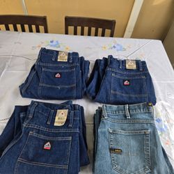 4 jeans size 34X32 new never use