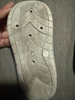 Size 9 Girl Bluey  Water Shoes
