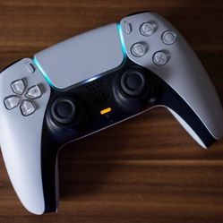 PS5 CONTROLLER (*NEW)