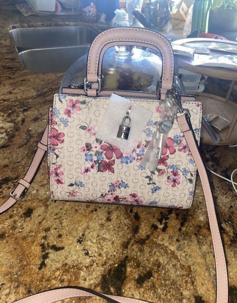New Guess Bag