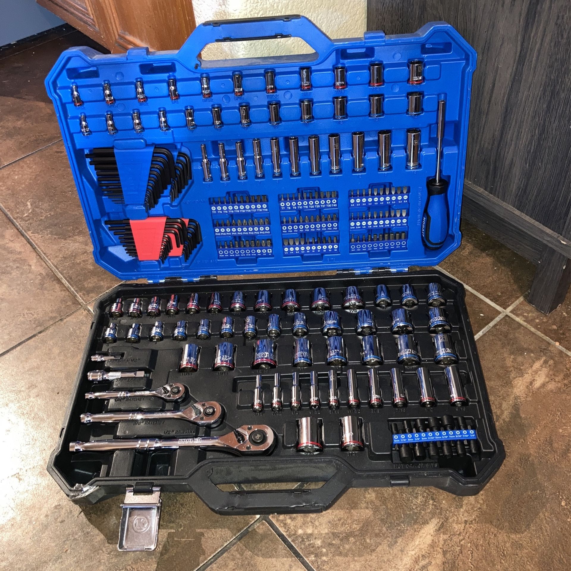 Herramienta Kobalt Nueva 225 piezas $$85