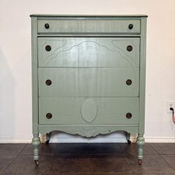 Vintage Chest Of Drawers 