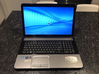 Laptop Toshiba 17.3” 640 gigs