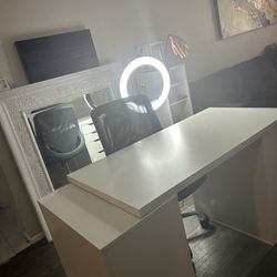 Nail Table