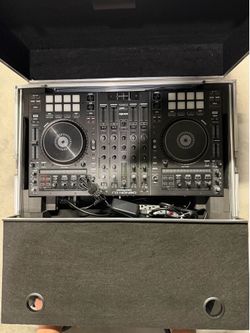 Denon MC7000 mixer with case