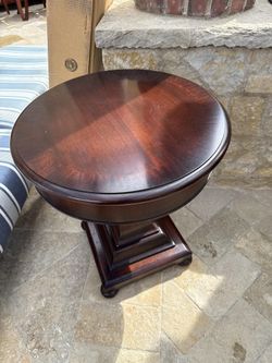Round Table