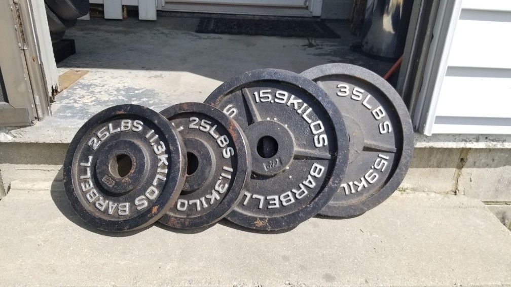 Weight bench plates