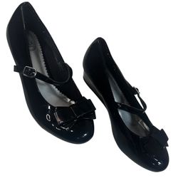 Carefully Chosen ❤️ Classic Wonder dress shoes.  