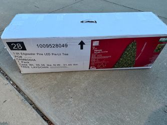 New Home Accents Holiday 7.5 ft. Edgewater Pine LED Pre-Lit Artificial Christmas Tree