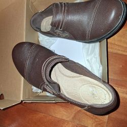 Clarks Ladies Brown Leather Flats, 7-1/2, NEW