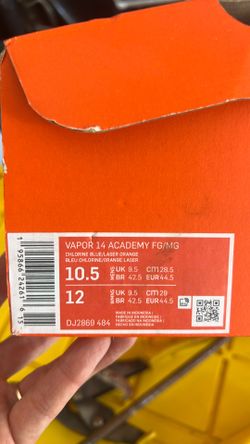 Soccer shoes