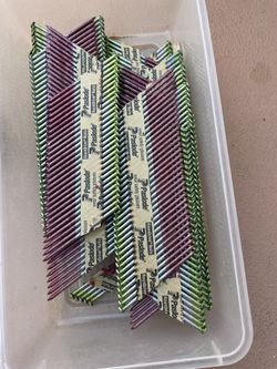 Pneumatic nail gun round drive nails