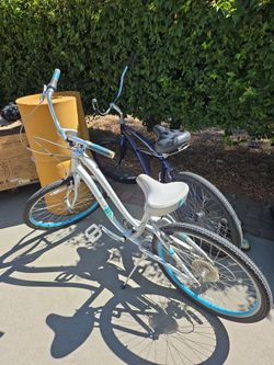 7-speed beach cruiser bicycle
