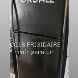 2018 FRIGIDAIRE refrigerator, 18 cubic feet, in black.