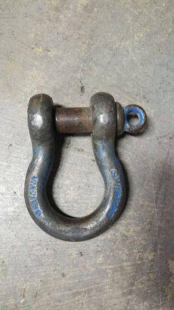 Anchor shackle with screw pin