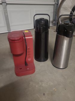 Cafetera y dos termos