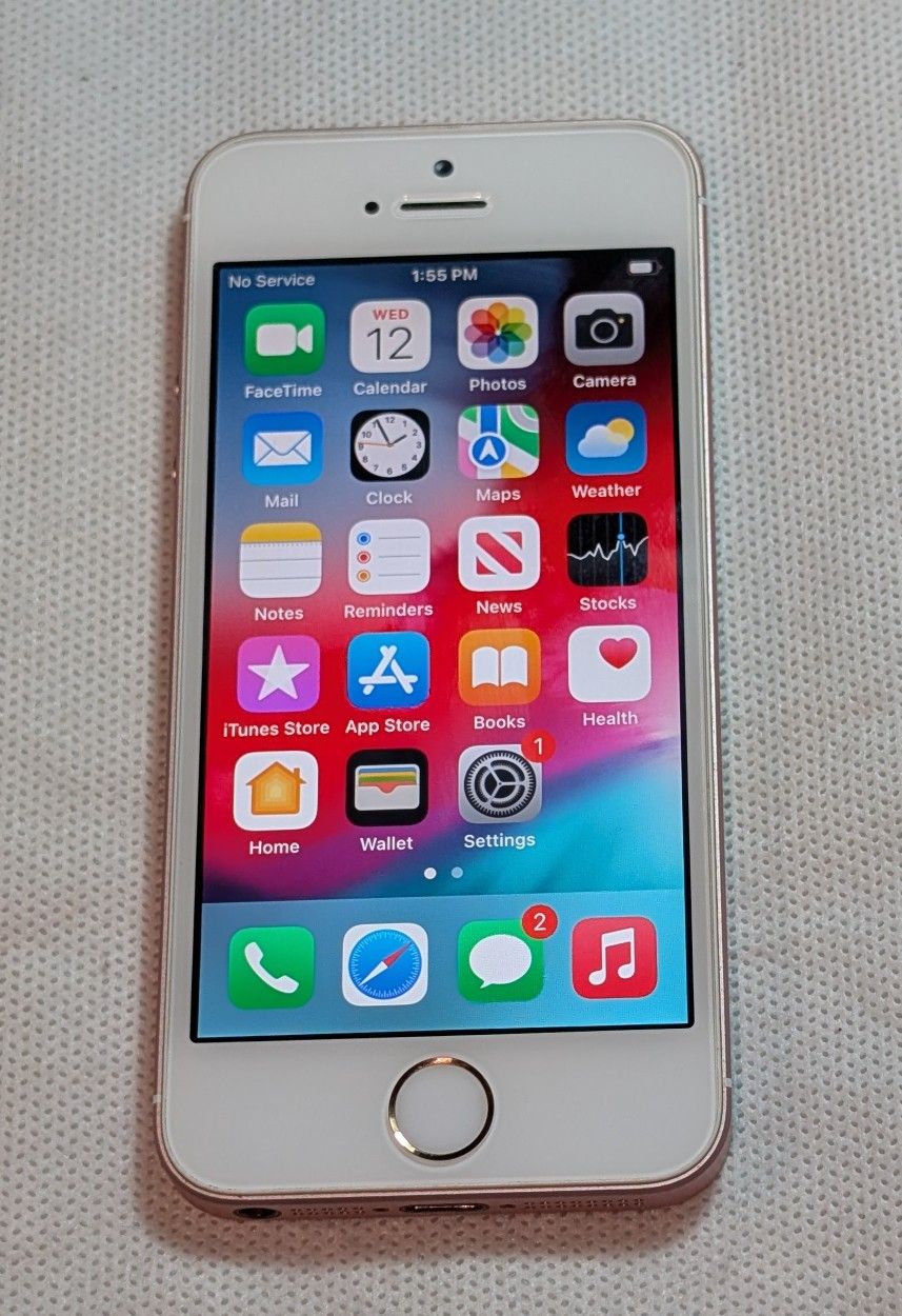 EXCELLENT CONDITION APPLE iPhone SE 1 1st GEN  UNLOCKED