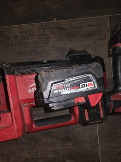 Milwaukee compresser.impact and 2 high output batterys