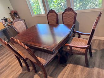 Beautiful Extendable Dining Set with 6 Upholstered Chairs – $299 OBO