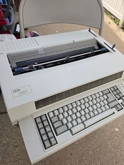 IBM Wheelwriter 1500 Electric Typewriter by Lexmark