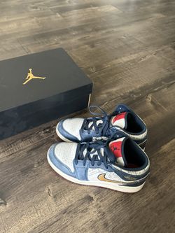 Air Jordan 1 Mid SE Size 5.5Y